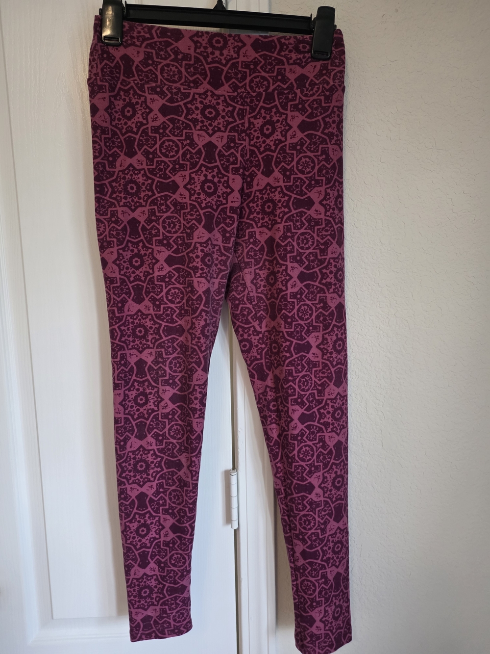 Ladies LULAROE Pink Patterned Leggings - Stylish Bottoms